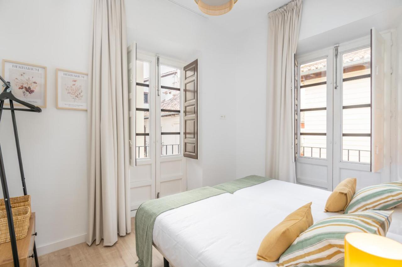 Apartamentos Luna Suites Palacio Dorita גרנדה מראה חיצוני תמונה